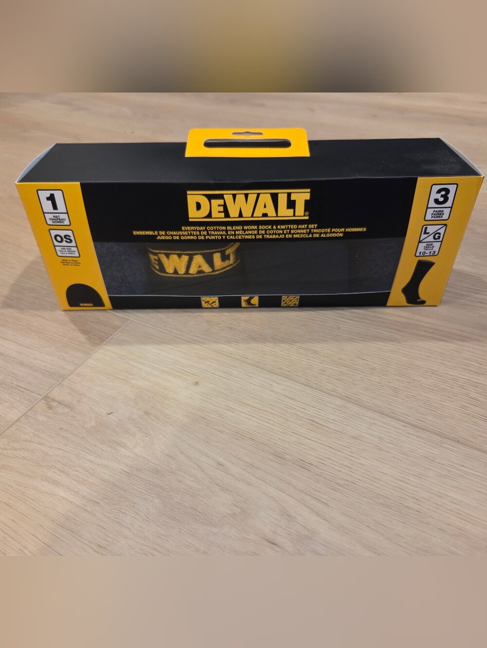 DEWALT | NWT Cotton Blend Work Soxk & Knitted Hat Set